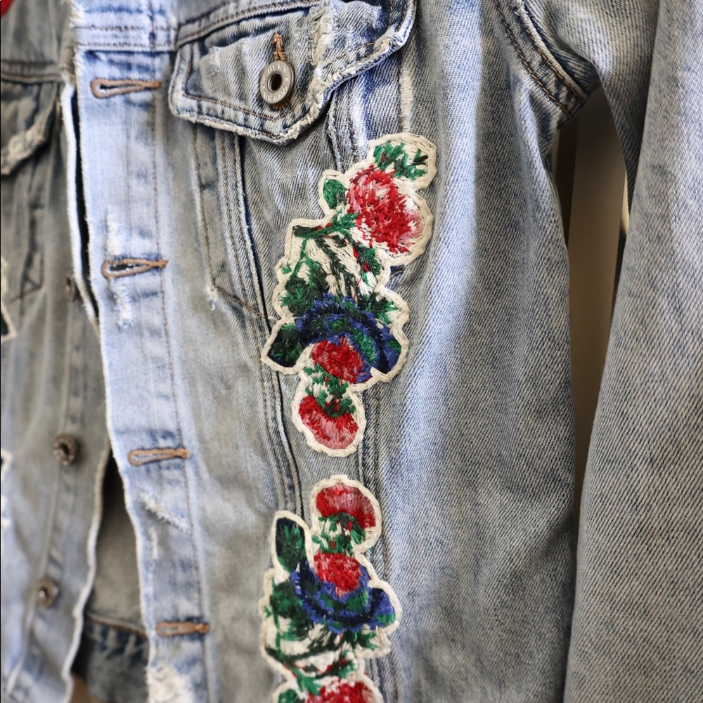 Lucky Brand Embroidered Denim Jean Jacket Size S - Picture 4 of 9